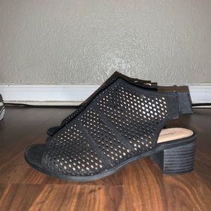 NEW WITH TAGS Black Small chunky heels